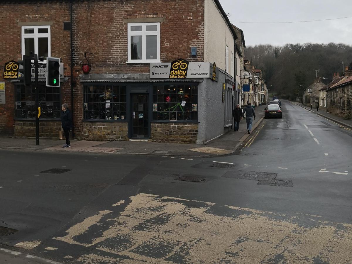 The Buck Hotel Thornton Dale Buitenkant foto